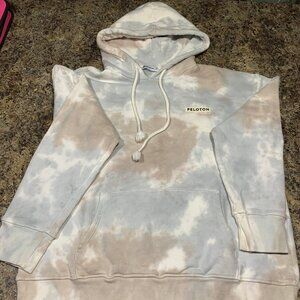 100 % cotton hoodie by PELOTON, long sleeve with front pocket